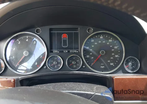 2004 Volkswagen Touareg V8 из США, поврежденный, VIN WVGCM77L24D061029